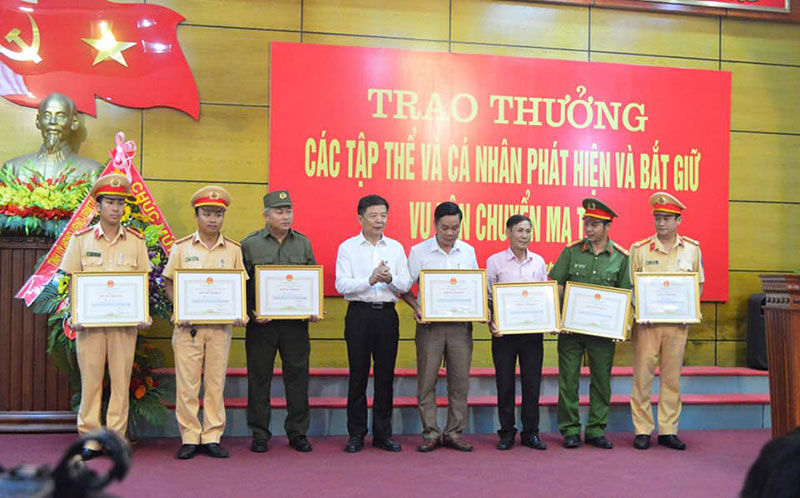 Ghi nhận từ đơn vị 2 năm liền được Chính phủ tặng cờ thi đua -0