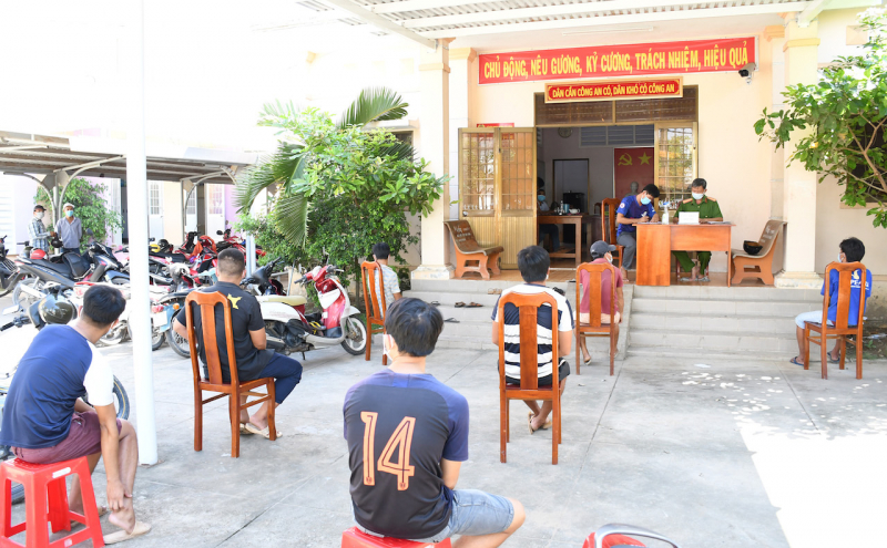 Nhóm thanh niên tụ tập đá gà trong thời gian thực hiện Chỉ thị 16 -0