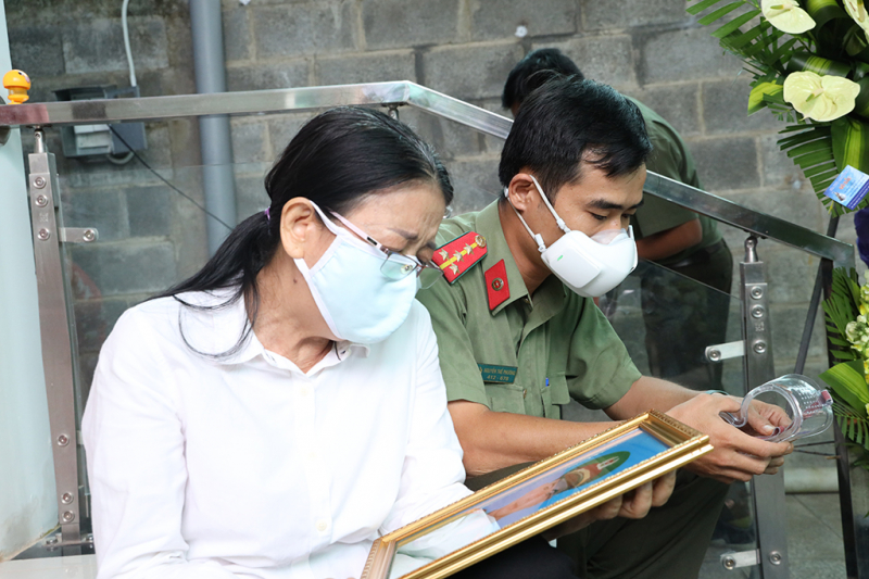 Trên tuyến đầu chống dịch:  Anh ngã xuống vì cuộc chiến chống COVID-19 -0