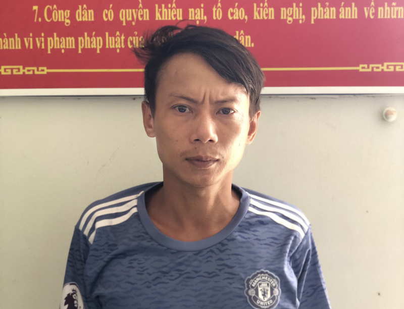 Bênh vợ, chém 2 bảo vệ chốt kiểm soát -0