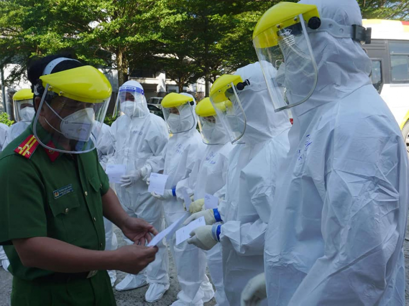 “Biệt đội thanh xuân” trên tuyến đầu chống dịch -0