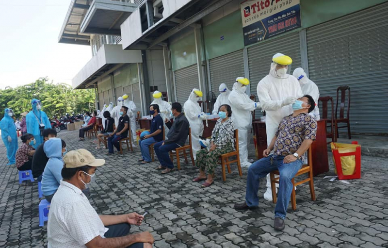 “Biệt đội thanh xuân” trên tuyến đầu chống dịch -0