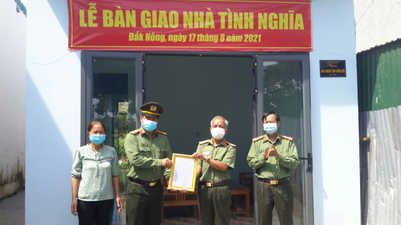 Trao nhà “Nghĩa tình đồng đội” cho 3 cán bộ Công an khó khăn -0