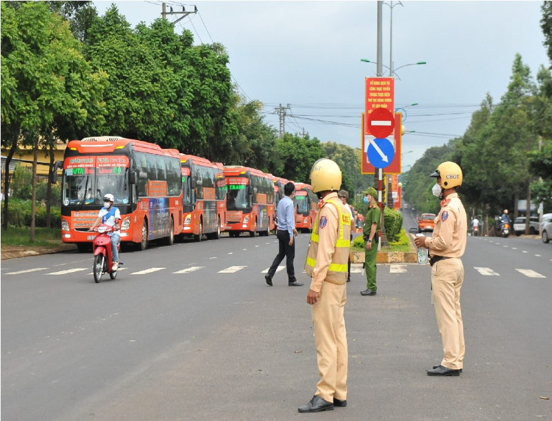 Thêm 346 công dân Đắk Lắk được đón về quê -0