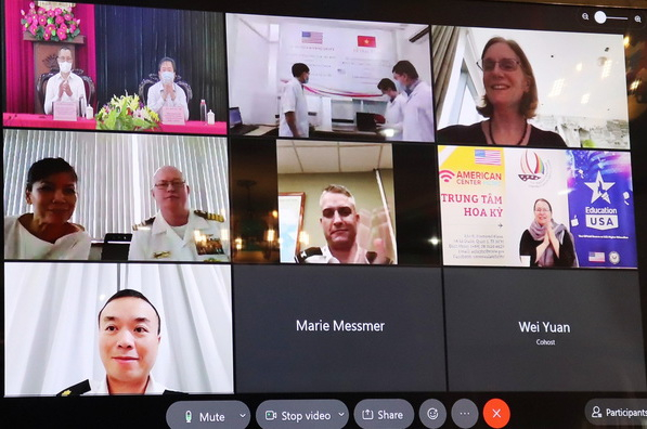 Đại sứ quán Mỹ tặng máy xét nghiệm Realtime RT-PCR cho Phú Yên -0