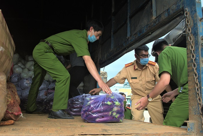 30 tấn rau hỗ trợ Công an TP Thủ Đức, Công an quận 10 -0