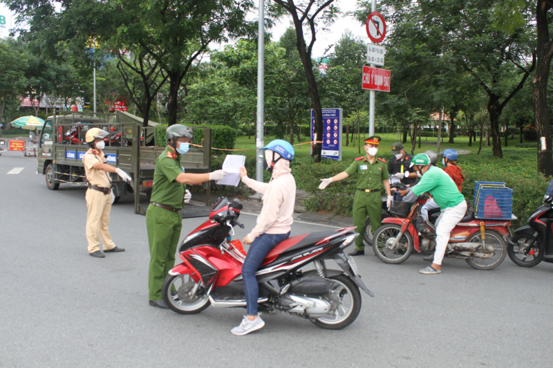 TP Hồ Chí Minh quy định những người được lưu thông từ 00 giờ ngày 23/8 đến 6/9 -0