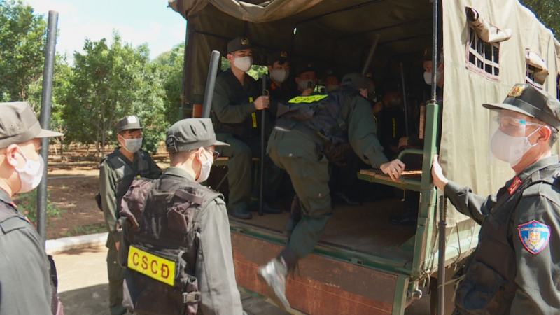 Tiếp tục tăng cường hơn 300 Cảnh sát cơ động tại các chốt cửa ngõ TP Hồ Chí Minh -1