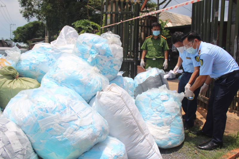 Hơn 1 tấn khẩu trang đã qua sử dụng từ TP Hồ Chí Minh về Đồng Nai tái chế để bán -0