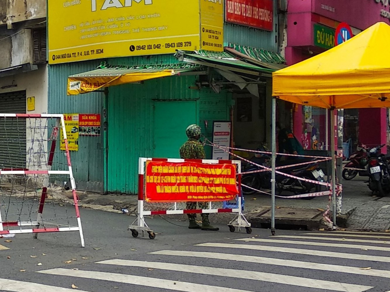 Ngày đầu Công an, quân đội tại TP Hồ Chí Minh xiết chặt giãn cách xã hội -1