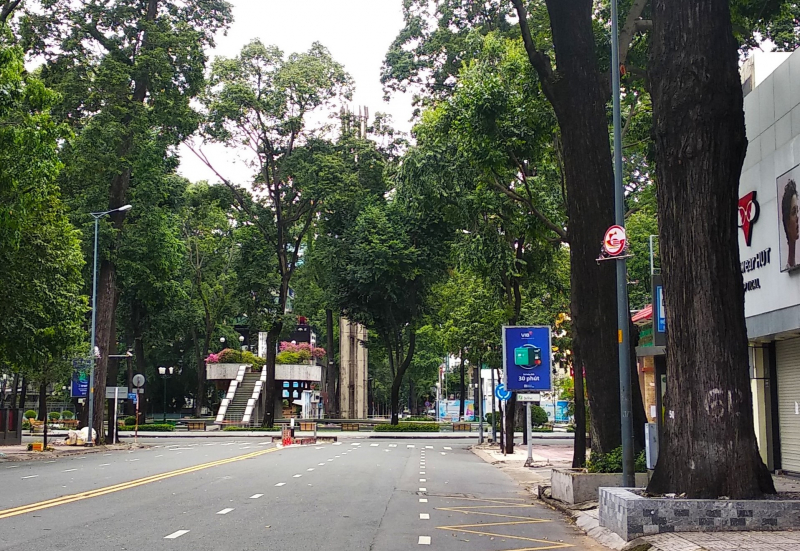 Ngày đầu Công an, quân đội tại TP Hồ Chí Minh xiết chặt giãn cách xã hội -4