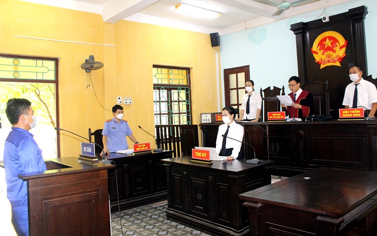 Đối tượng đòi “thông chốt” kiểm soát dịch lĩnh án 18 tháng tù giam -0