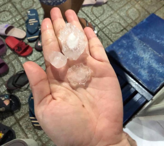 Trận mưa đá tại TP Hồ Chí Minh bất thường, chưa từng xảy ra vào cuối mùa mưa -0