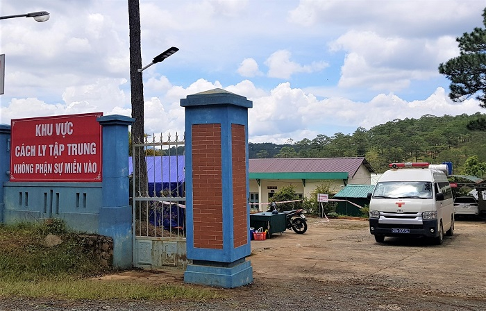 Nhân viên lễ tân dựng chuyện bị phạt mượn tiền người cách ly -0