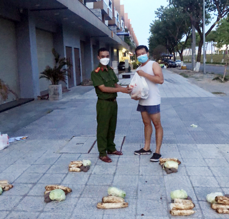 Đi tìm người chiến sỹ Công an trong bức ảnh ấn tượng 