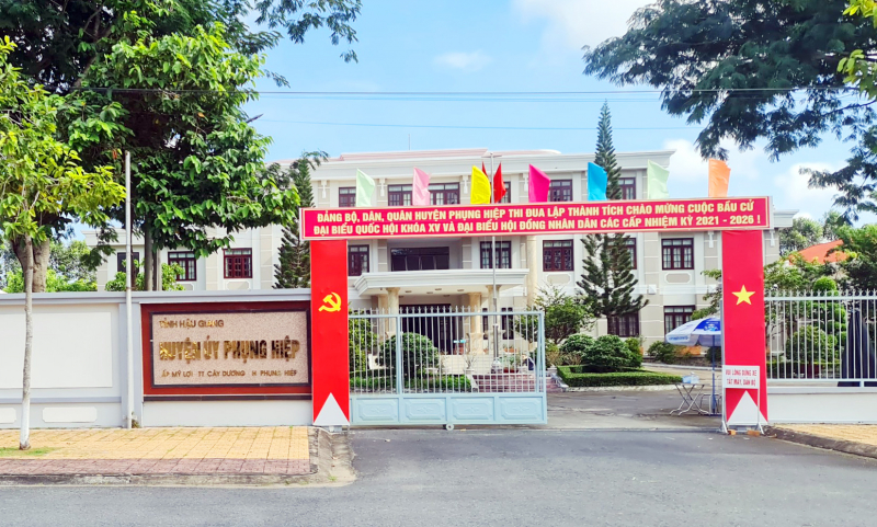 Tỉnh Hậu Giang thành lập đoàn kiểm tra 2 công trình xây trước, đấu thầu sau mà Báo CAND phản ánh -0