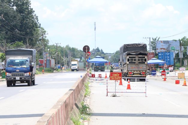 Test nhanh COVID-19 cho tất cả những người vào tỉnh Bình Phước -0