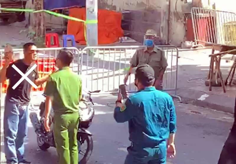 Nam thanh niên cầm gạch chống đối  nhằm “thông chốt” khu vực F0 -0