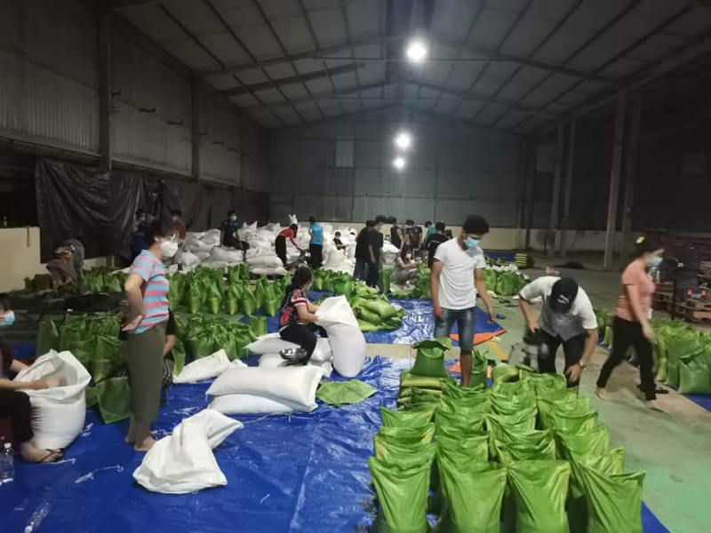 Bình Dương cấp phát lương thực, thực phẩm cho hơn 700.000 dân ở 11 phường bị “khóa chặt” -0