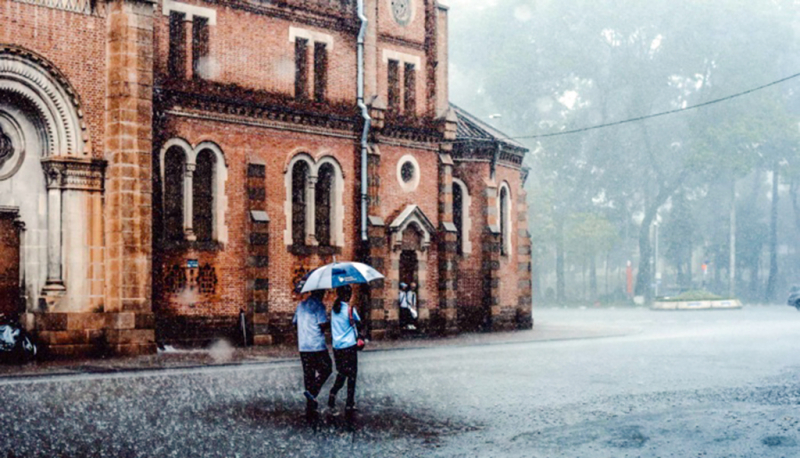 Mưa giông từ Nam ra Bắc, Hà Nội trời dịu mát -0