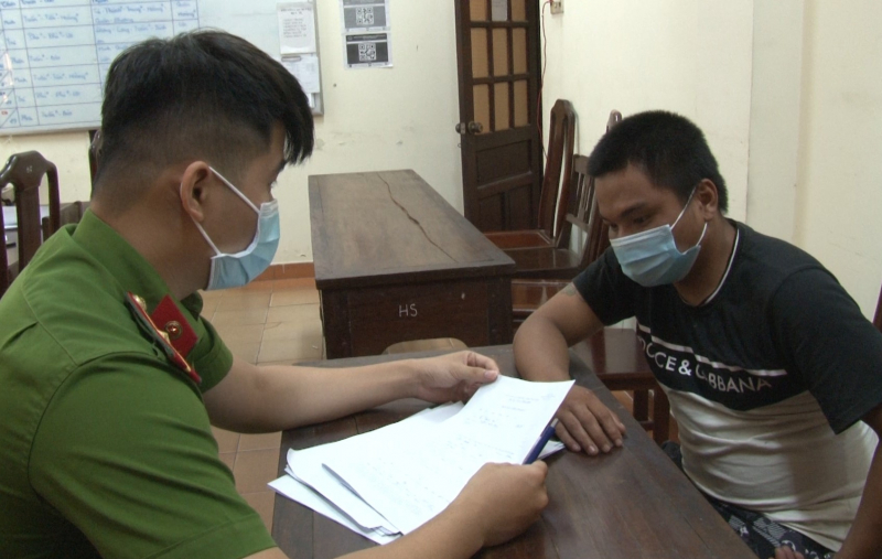 2 đối tượng táo tợn lao vào nhà dân cướp giật tài sản sa lưới -0