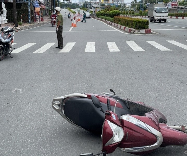 Sau va chạm, thai phụ 37 tuần tuổi được tổ kiểm soát dịch đưa vào viện -0