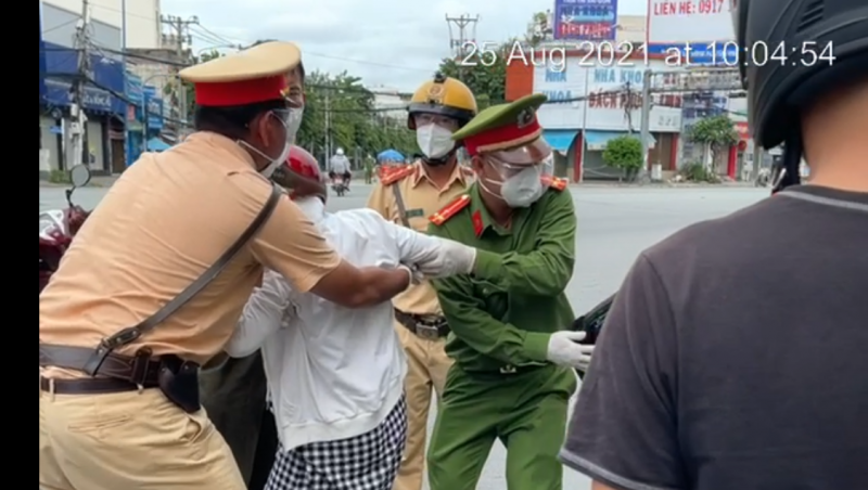 Sau va chạm, thai phụ 37 tuần tuổi được tổ kiểm soát dịch đưa vào viện -0