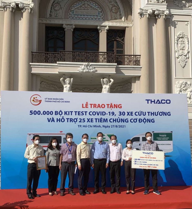 THACO tài trợ 30 xe cứu thương, 25 xe tiêm chủng cho TP Hồ Chí Minh -0