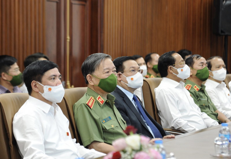 Chủ tịch Quốc hội Vương Đình Huệ thăm, làm việc tại Trung tâm Dữ liệu Quốc gia về dân cư -0