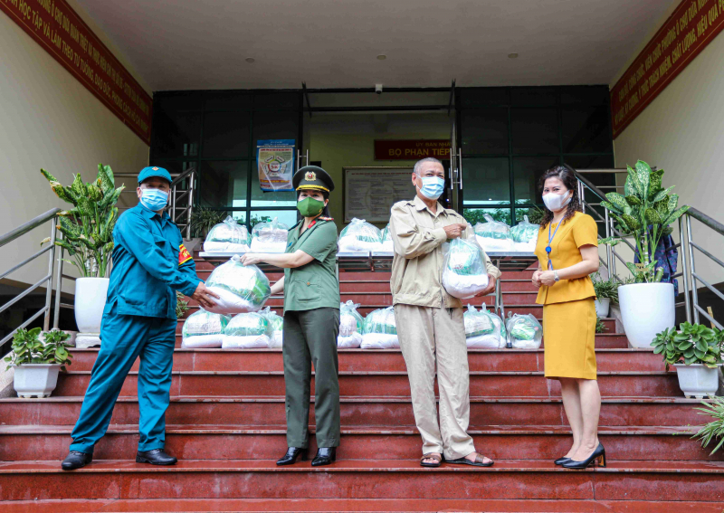 Nghệ sĩ Công an chung sức hỗ trợ người khó khăn, động viên cán bộ chiến sĩ chống dịch -0