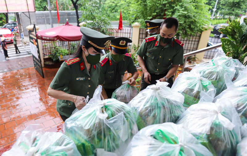 Nghệ sĩ Công an chung sức hỗ trợ người khó khăn, động viên cán bộ chiến sĩ chống dịch -0