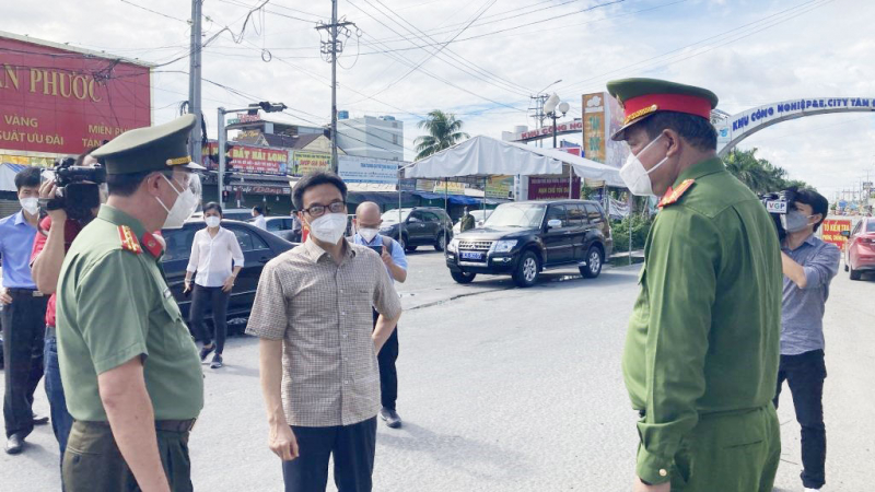 Phó Thủ tướng Vũ Đức Đam thị sát công tác phòng chống dịch ở Long An -0