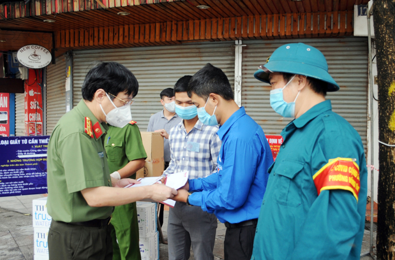 Báo CAND: Sẻ chia với bà con đang vật lộn với khó khăn trong đại dịch -0