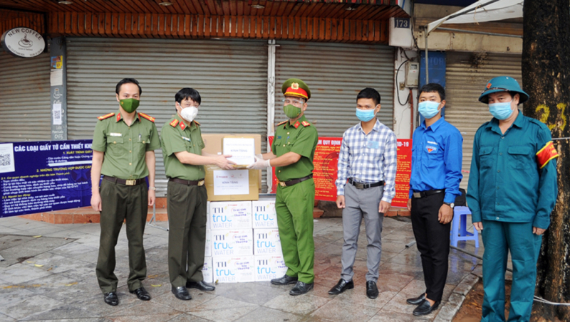 Báo CAND: Sẻ chia với bà con đang vật lộn với khó khăn trong đại dịch -0