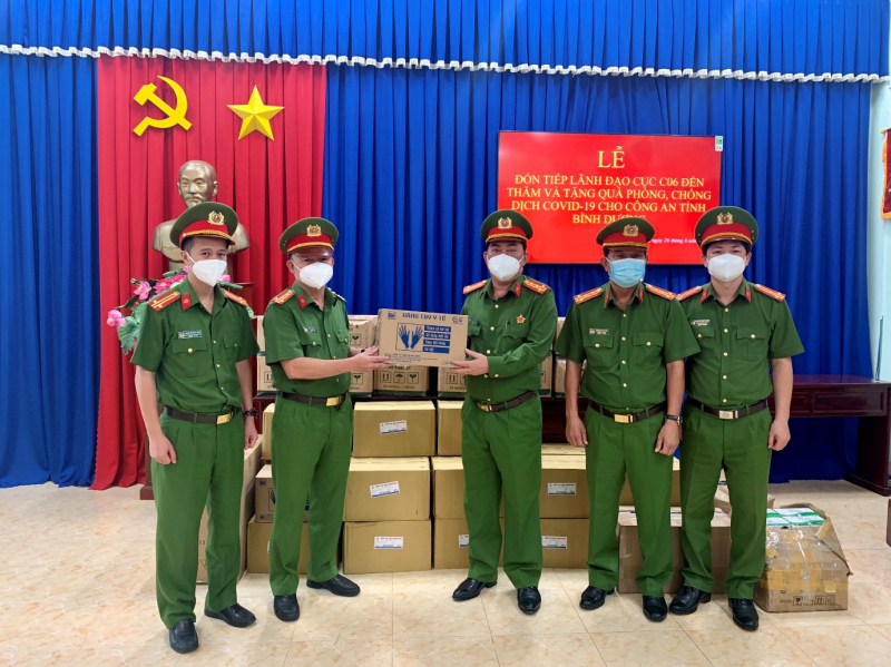 Lãnh đạo Cục Cảnh sát QLHC về TTXH kiểm tra công tác kiểm soát phòng, chống dịch  -0