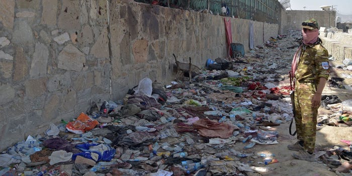 (NÓNG TUẦN QUA) Đánh bom kinh hoàng ở Kabul, Delta tiếp tục thách thức nhân loại -0