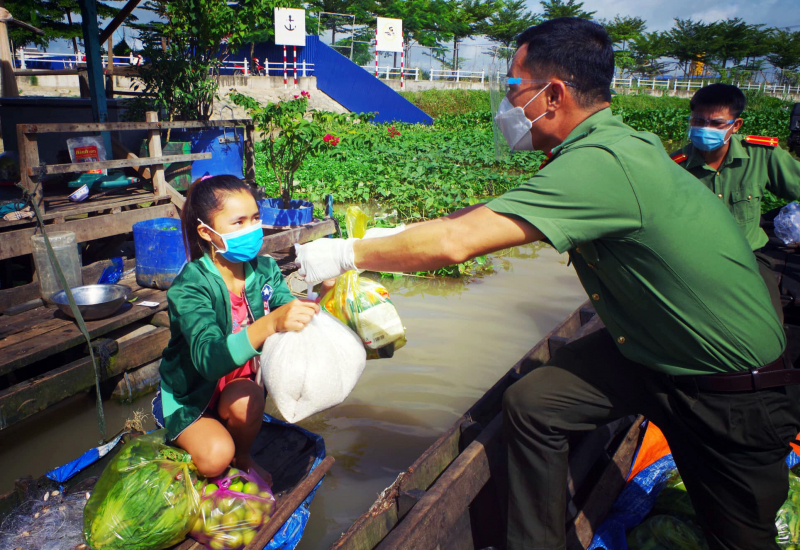 “Phiên chợ 0 đồng” giúp bà con xóm ghe bớt lênh đênh trong mùa dịch -0
