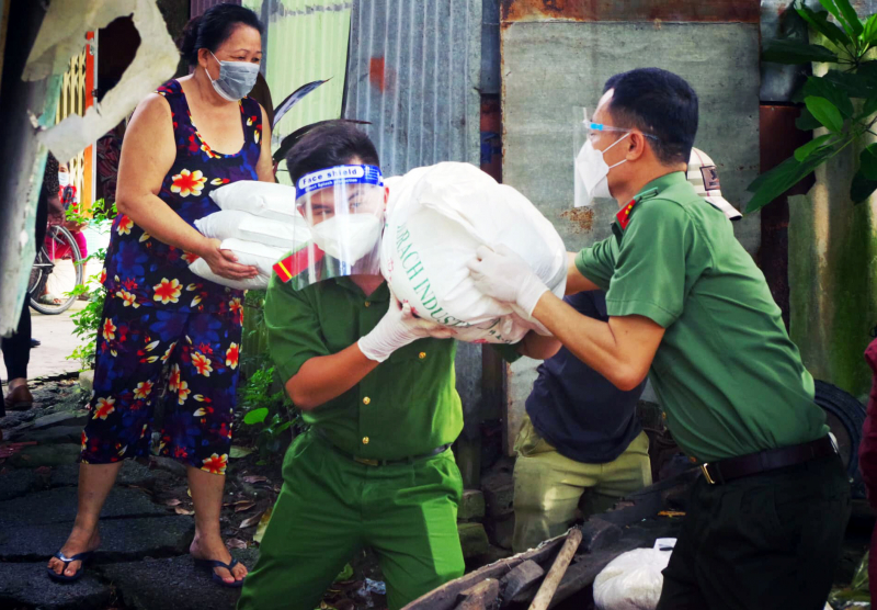“Phiên chợ 0 đồng” giúp bà con xóm ghe bớt lênh đênh trong mùa dịch -0