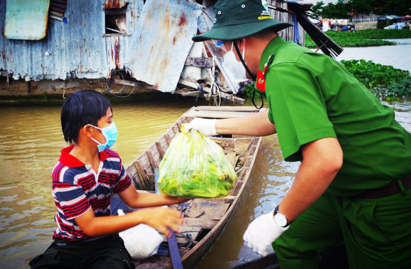 “Phiên chợ 0 đồng” giúp bà con xóm ghe bớt lênh đênh trong mùa dịch -1