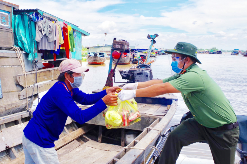 “Phiên chợ 0 đồng” giúp bà con xóm ghe bớt lênh đênh trong mùa dịch -1