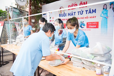 Thế gian rực rỡ những ân tình -0