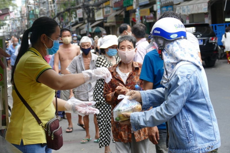 Thế gian rực rỡ những ân tình -0