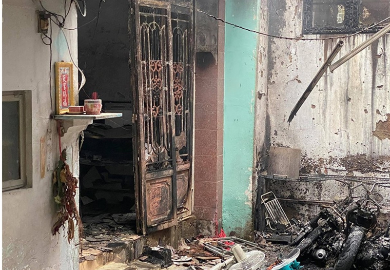 Cháy nhà trong hẻm, 1 người phụ nữ mắc kẹt trên lầu 2 tử vong -0