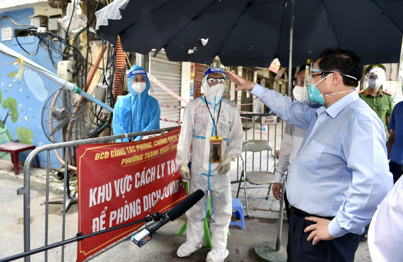 Thủ tướng Phạm Minh Chính kiểm tra đột xuất công tác phòng, chống dịch tại Hà Nội -0