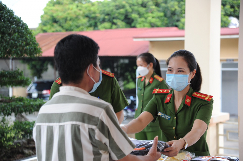 Lễ đặc xá cho các phạm nhân tại Trại giam Suối Hai -2