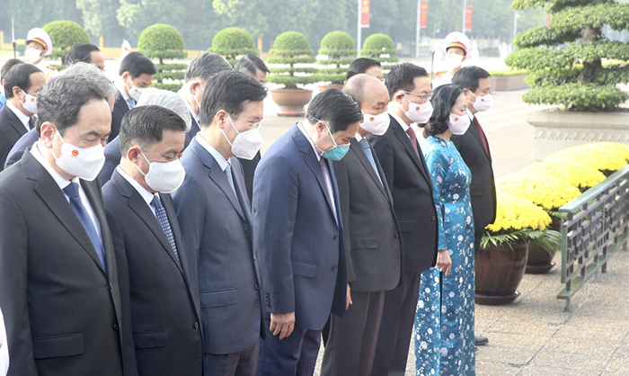Lãnh đạo Đảng, Nhà nước và Bộ Công an vào Lăng viếng Chủ tịch Hồ Chí Minh -1
