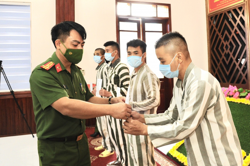 Lễ đặc xá cho các phạm nhân tại Trại giam Suối Hai -1