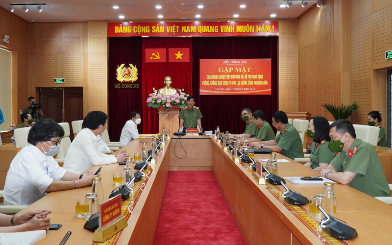 Deputy Minister Nguyen Van Son: Public Security Forces highly appreciate support from businesses for COVID-19 fight -0