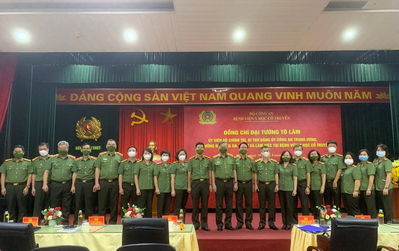 Minister To Lam visits Public Security Traditional Medicine Hospital  -0