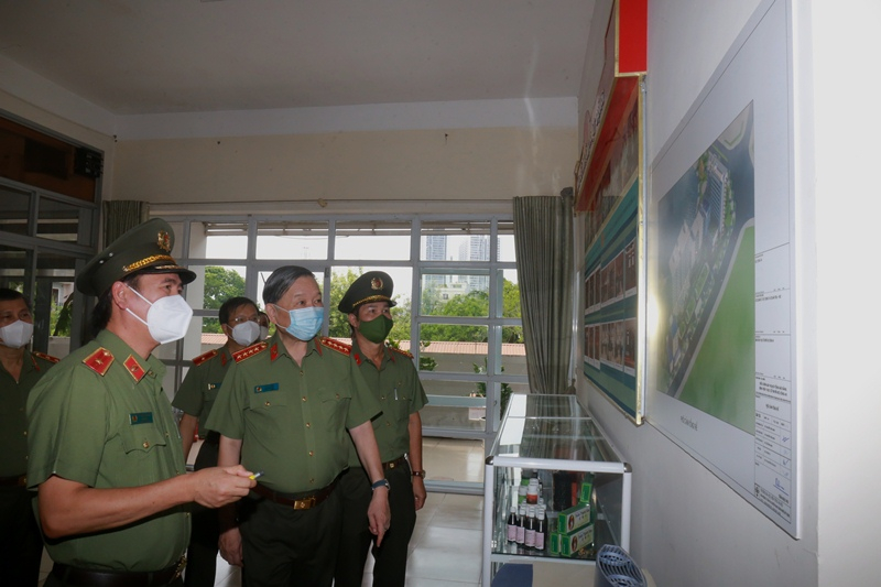 Minister To Lam visits Public Security Traditional Medicine Hospital  -0